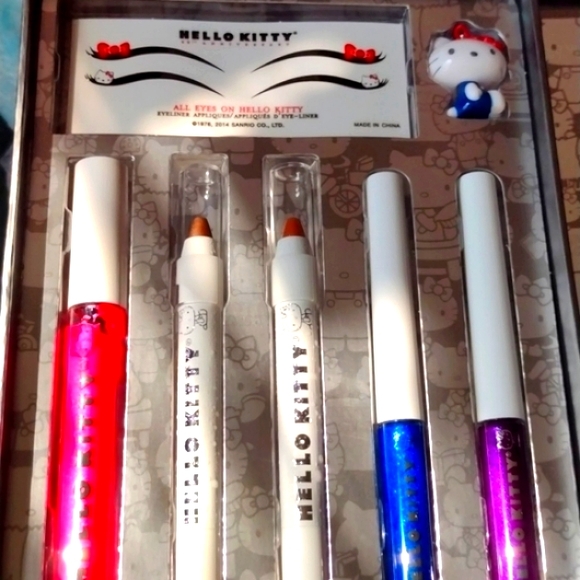 All 👀 on Hello Kitty Glitter Eyeliner Appliques - Picture 4 of 16